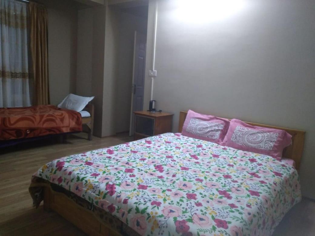 Na-U-Iaka Homestay Shillong Extérieur photo