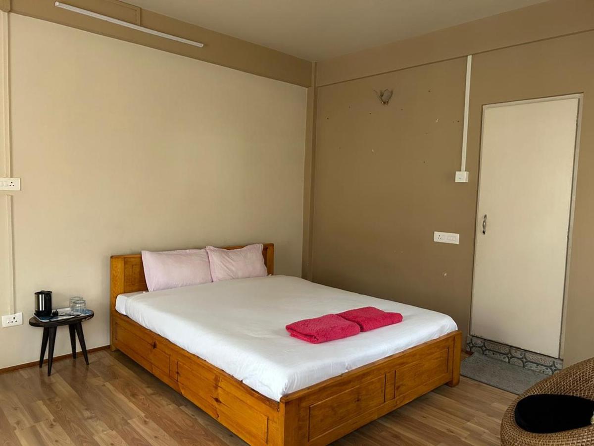Na-U-Iaka Homestay Shillong Extérieur photo